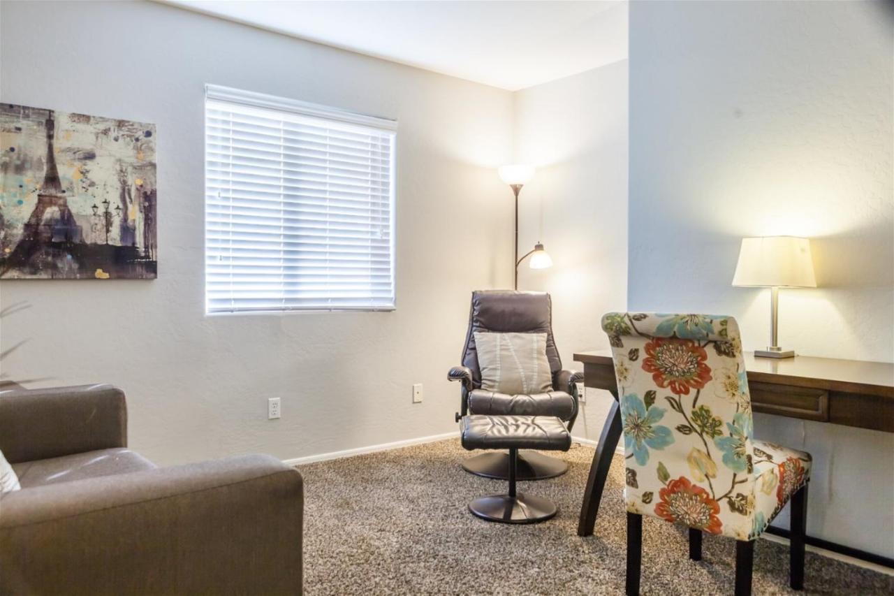 Holiday home Cozy House Near Stadium With Pool Heater, Bbq Avondale