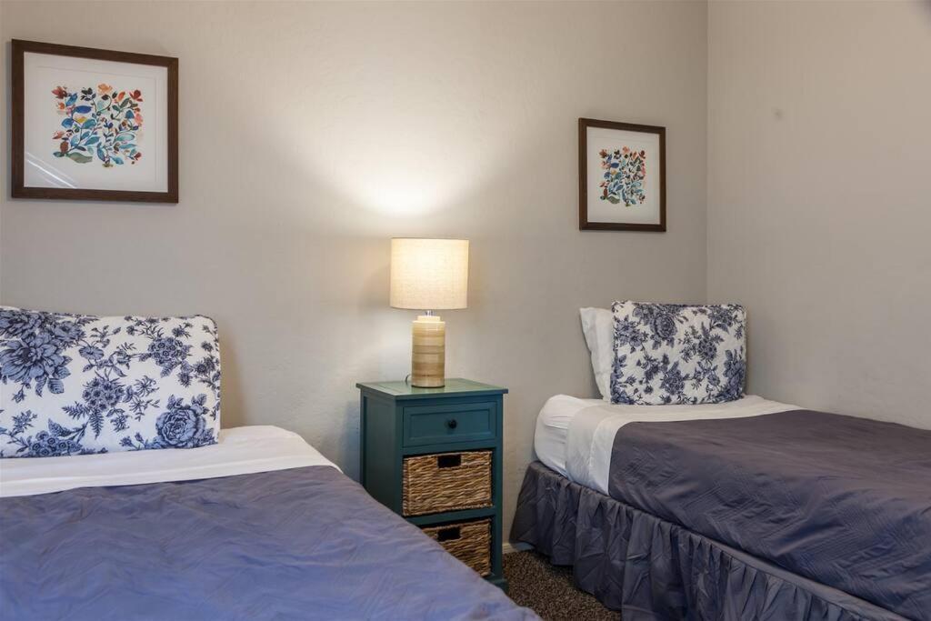 Cozy House Near Stadium With Pool Heater, Bbq Holiday home Avondale