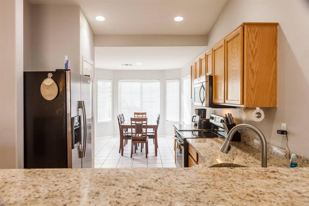 Cozy House Near Stadium With Pool Heater, Bbq Holiday home
