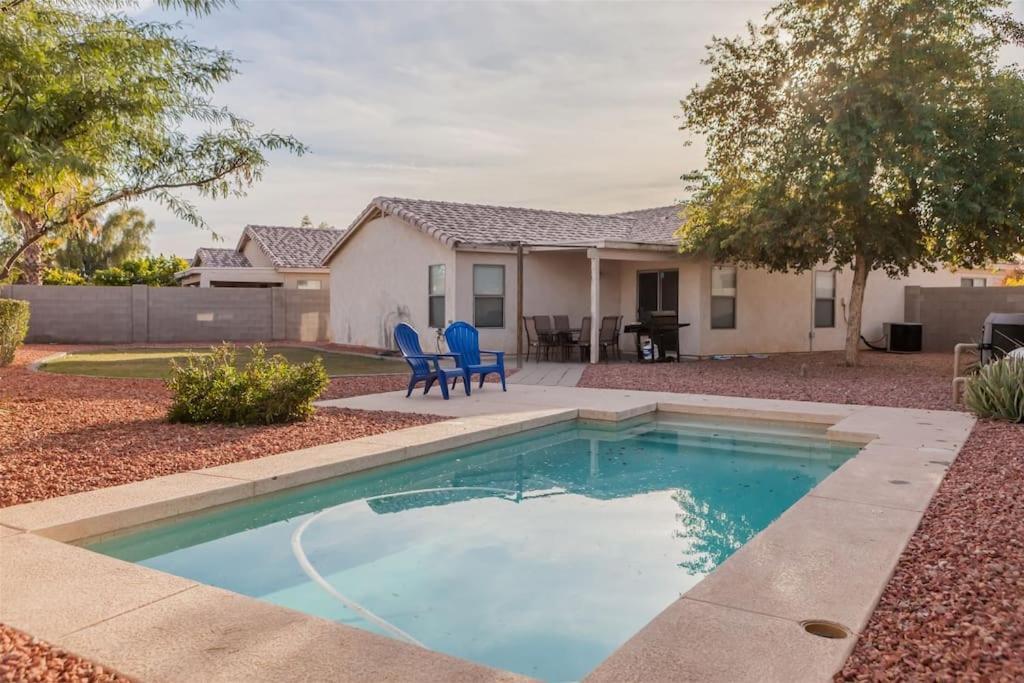 Holiday home Cozy House Near Stadium With Pool Heater, Bbq